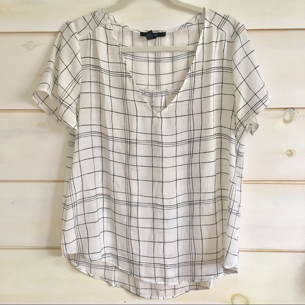 FOREVER 21 black/white vneck blouse large